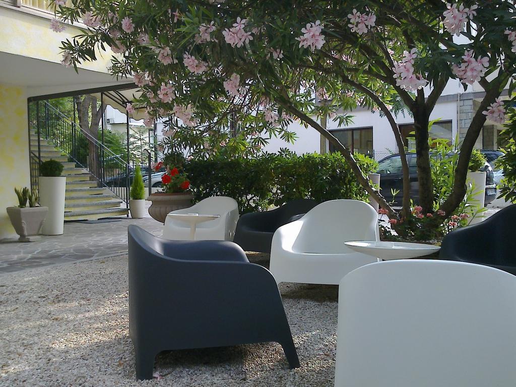 Hotel Augustus Milano Marittima Extérieur photo